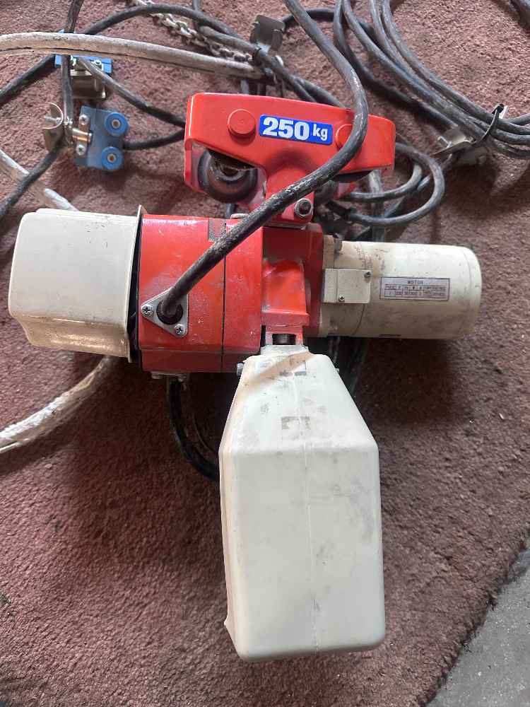 Wciągarka / elektryczny wciągnik łańcuchowy KITO