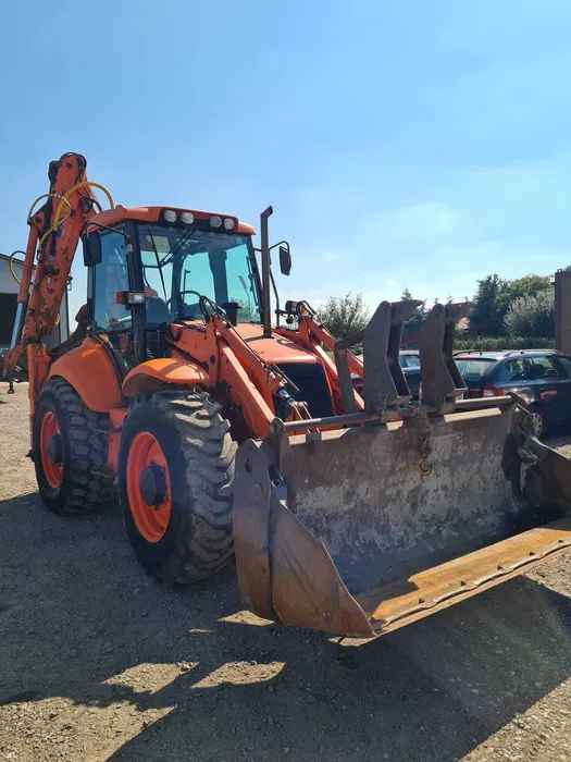 Koparko-ładowarka New Holland LB 115 Fiat-Kobelco B200